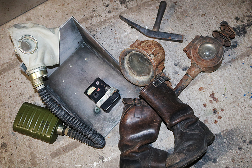 Dekoset "unter Tage" (6 tlg, Atemschutzgerät, Messgerät,Stiefel, 2x Lampen, Hacke, 28 - 105 cm hoch)  